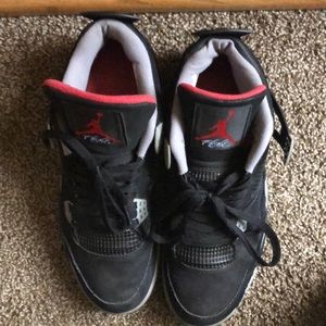 Retro Jordan 4 “Breds”